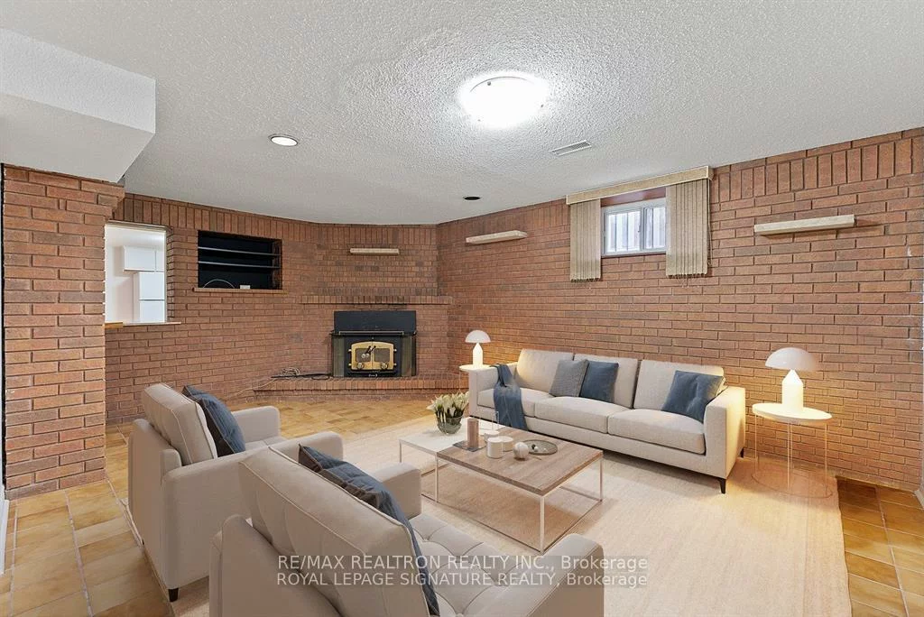 30, Vanwood, Thornhill, Markham