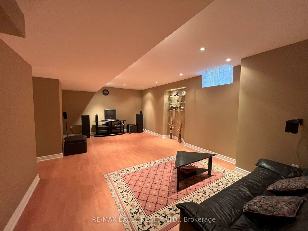 84, White Lotus, Cachet, Markham