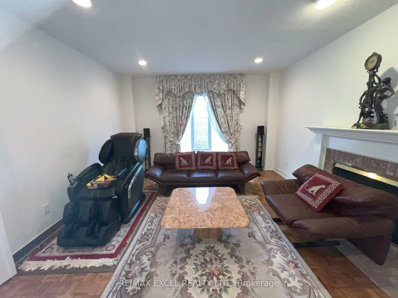 84, White Lotus, Cachet, Markham