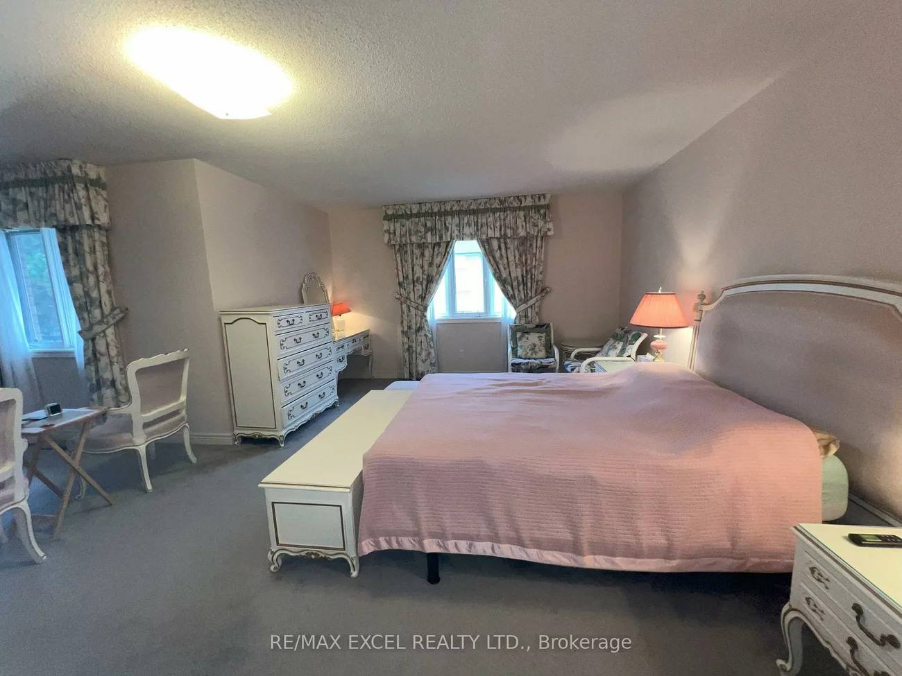 84, White Lotus, Cachet, Markham