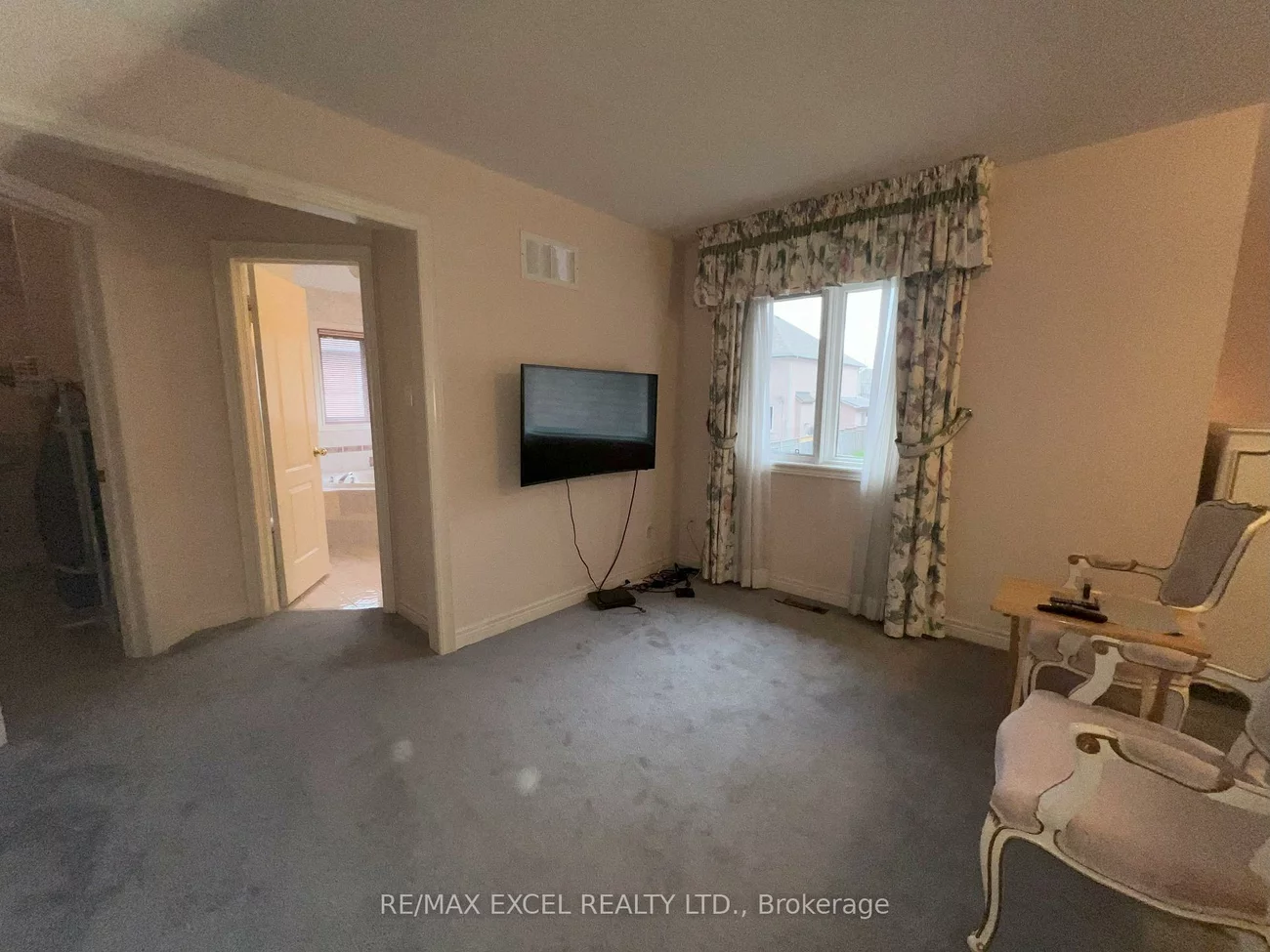 84, White Lotus, Cachet, Markham