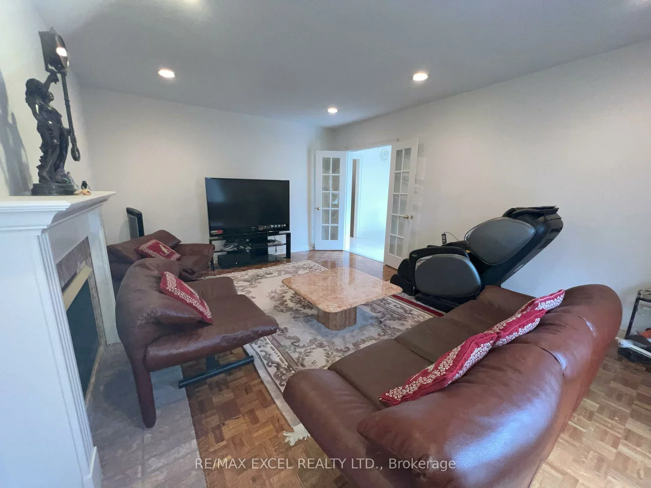 84, White Lotus, Cachet, Markham