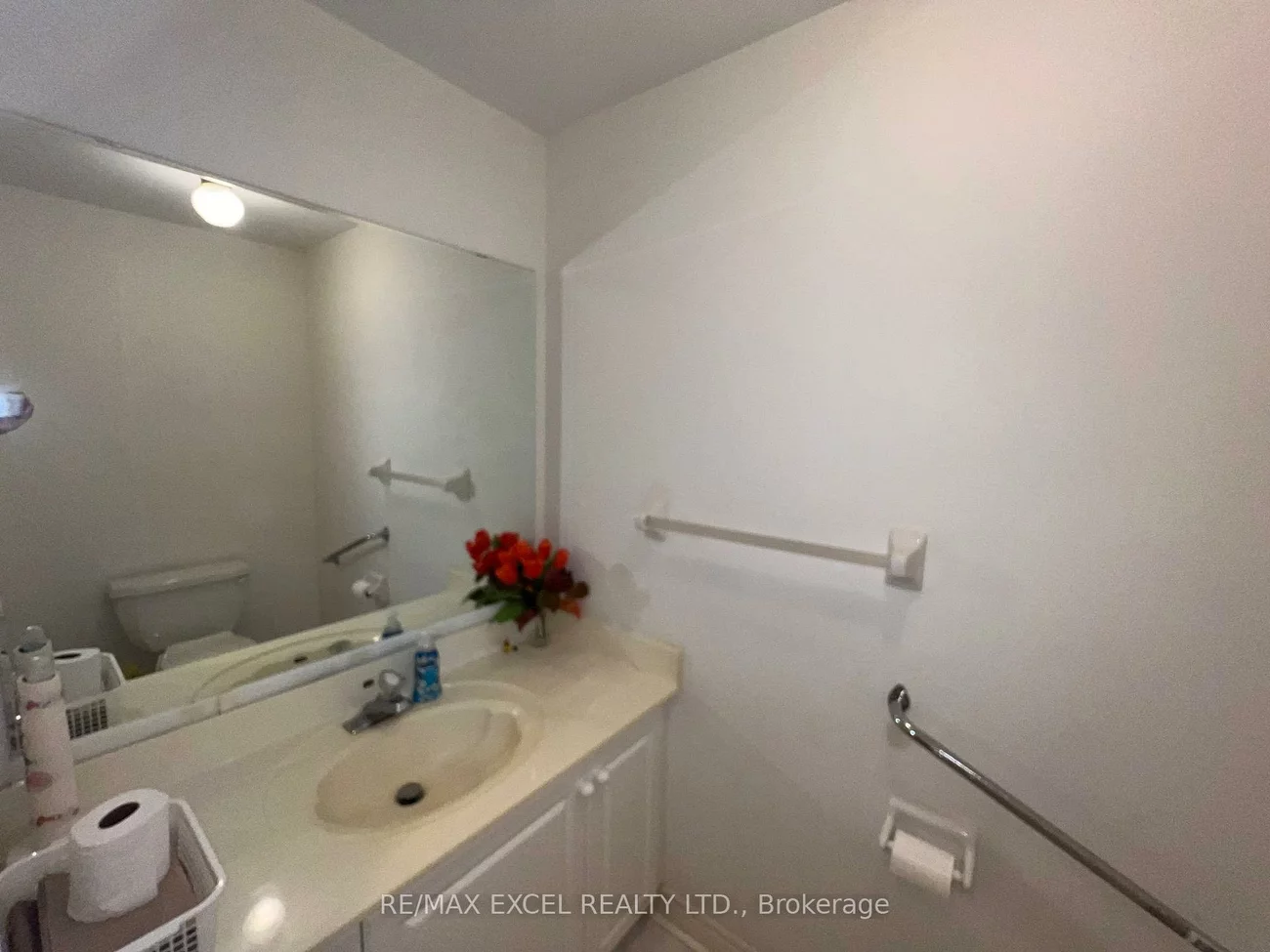 84, White Lotus, Cachet, Markham