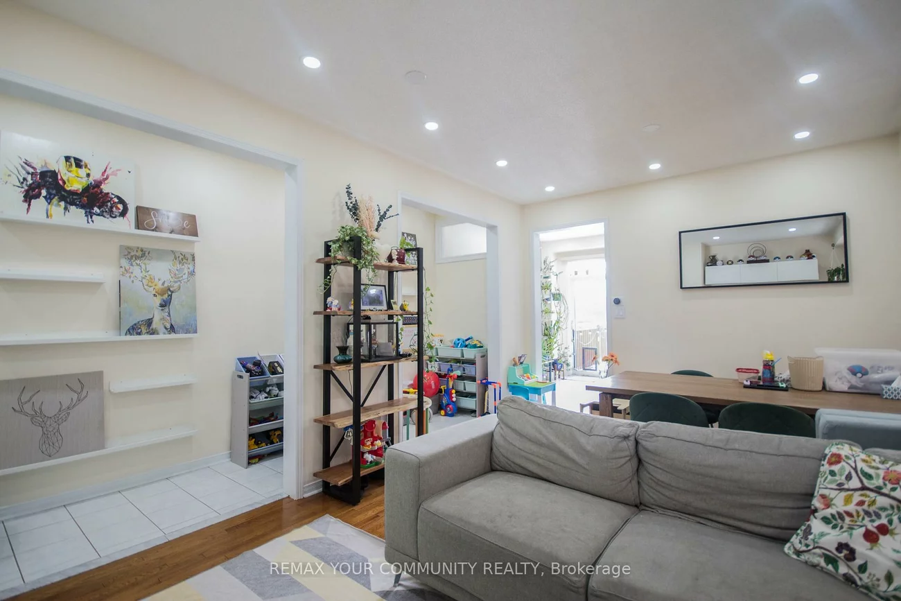 15, Voysey, Cedarwood, Markham