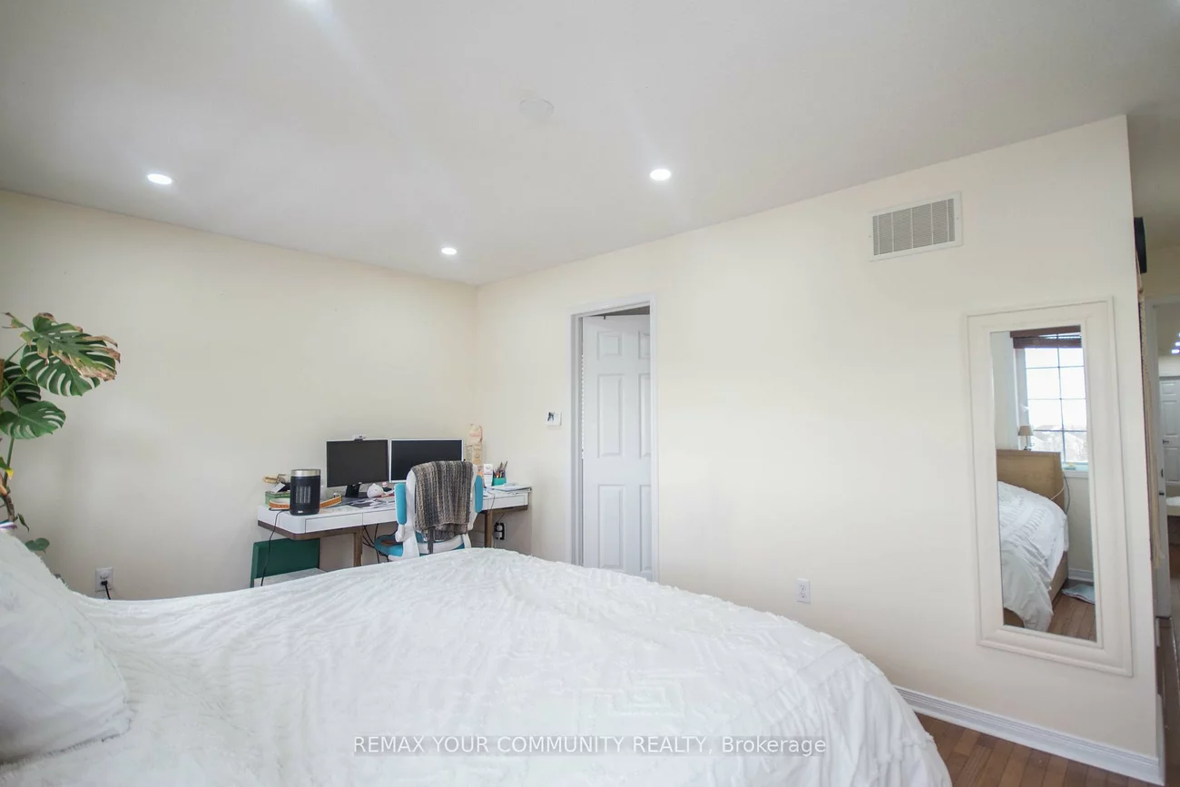 15, Voysey, Cedarwood, Markham