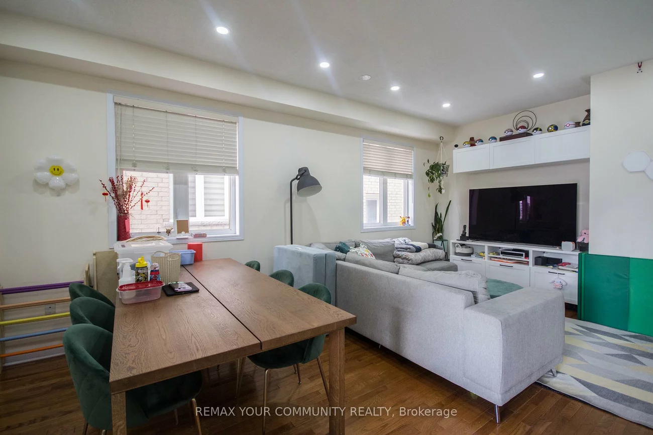 15, Voysey, Cedarwood, Markham