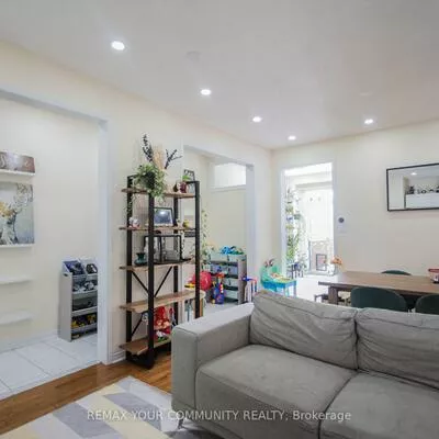 15, Voysey, Cedarwood, Markham
