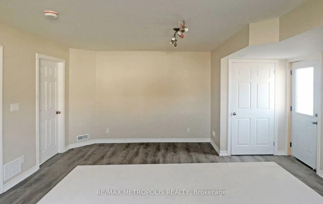 381, Country Glen, Cornell, Markham