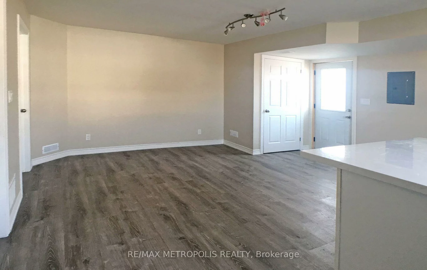 381, Country Glen, Cornell, Markham