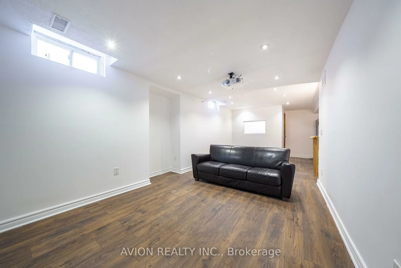 90, Penny, Markham Village, Markham