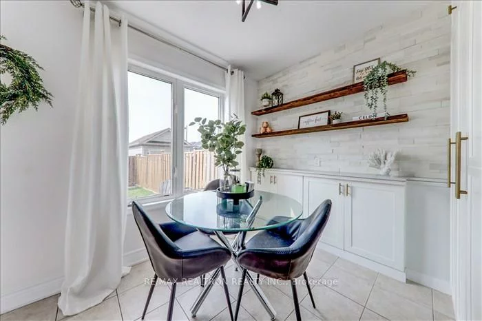 76, Gas Lamp, Cornell, Markham