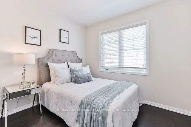 76, Gas Lamp, Cornell, Markham