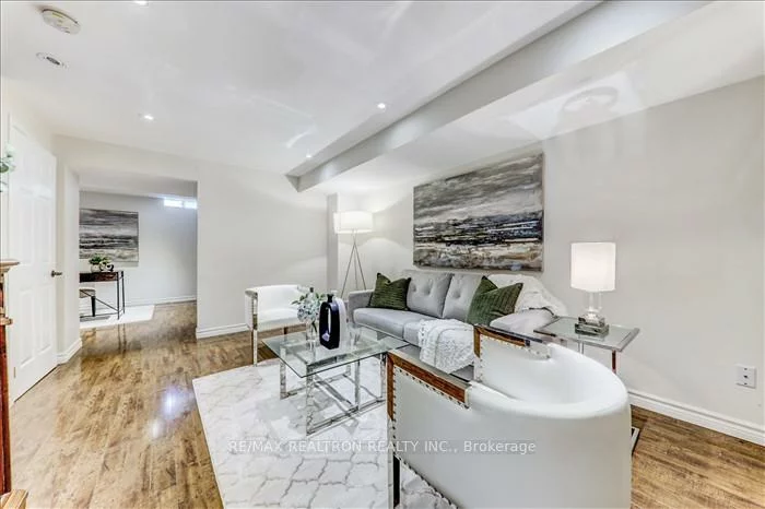 76, Gas Lamp, Cornell, Markham