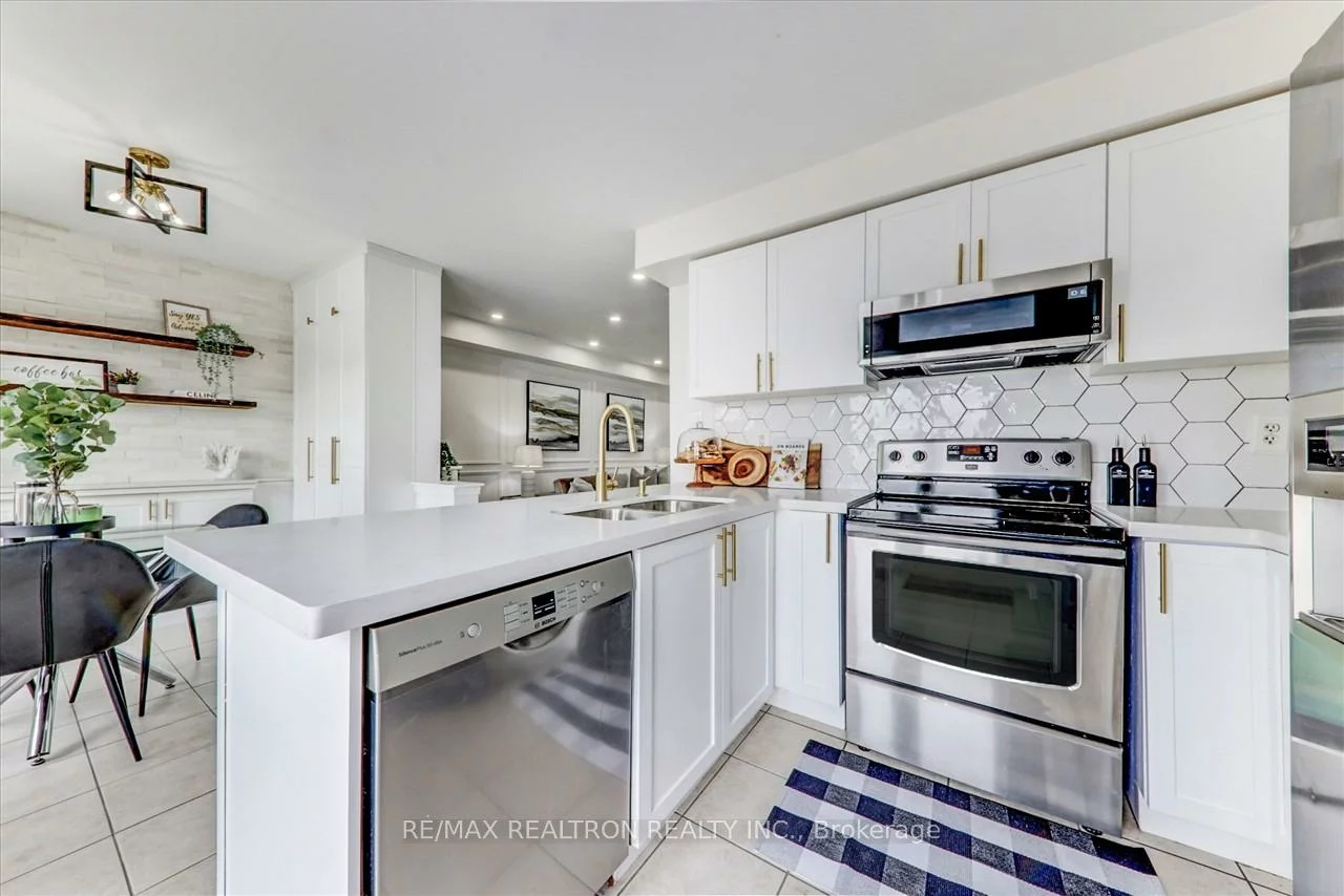 76, Gas Lamp, Cornell, Markham