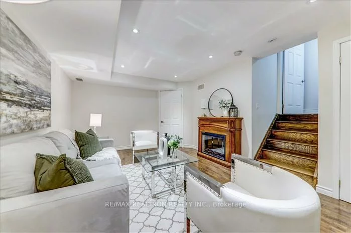 76, Gas Lamp, Cornell, Markham