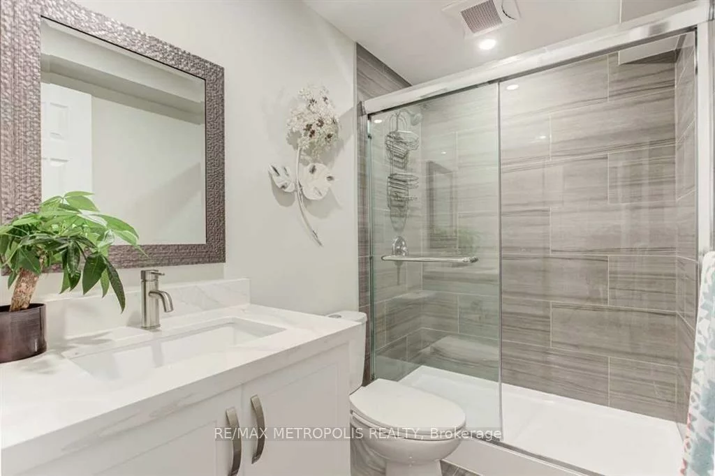 21, Corduroy, Victoria Manor-Jennings Gate, Markham