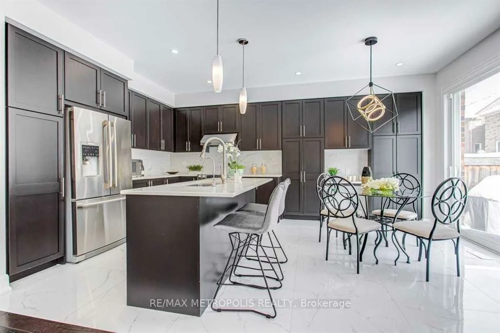 21, Corduroy, Victoria Manor-Jennings Gate, Markham