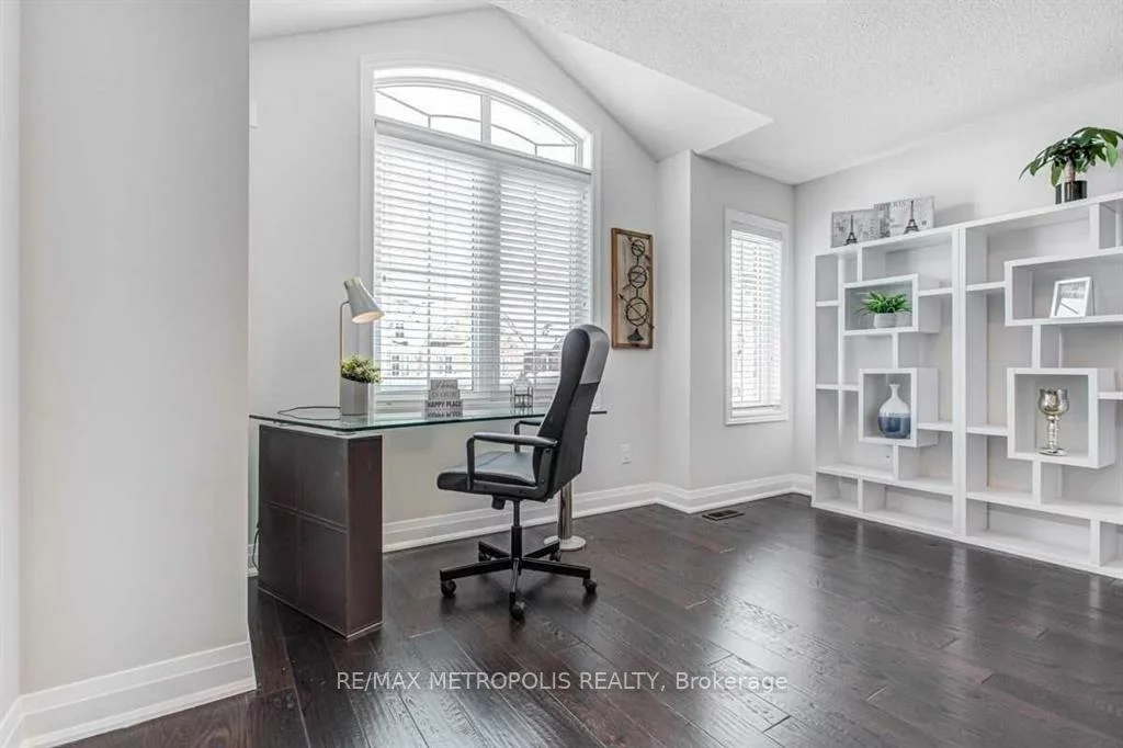 21, Corduroy, Victoria Manor-Jennings Gate, Markham