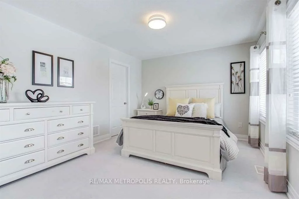 21, Corduroy, Victoria Manor-Jennings Gate, Markham