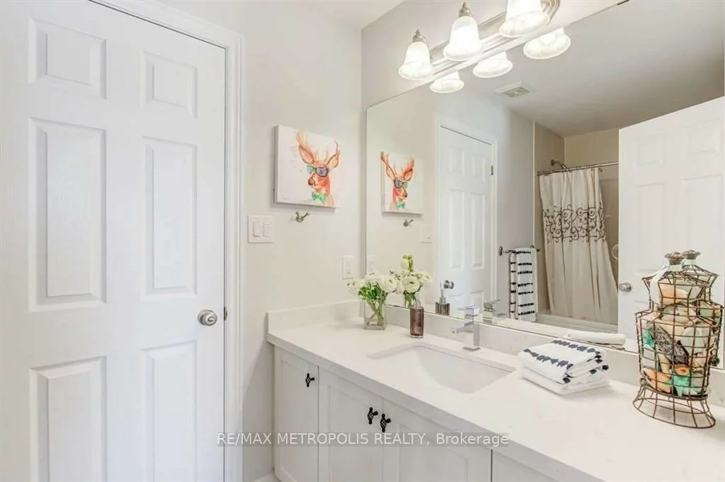 21, Corduroy, Victoria Manor-Jennings Gate, Markham