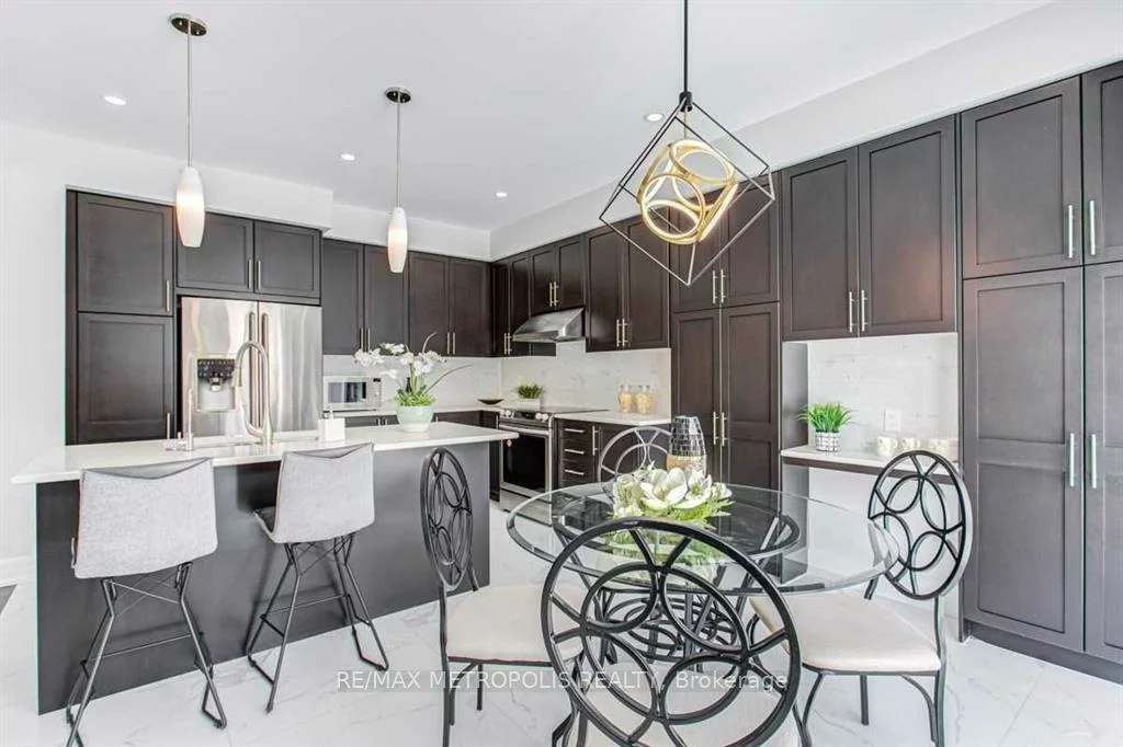 21, Corduroy, Victoria Manor-Jennings Gate, Markham