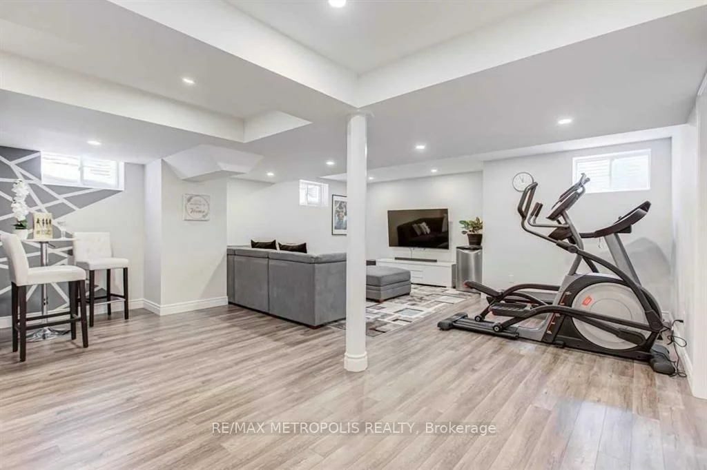 21, Corduroy, Victoria Manor-Jennings Gate, Markham