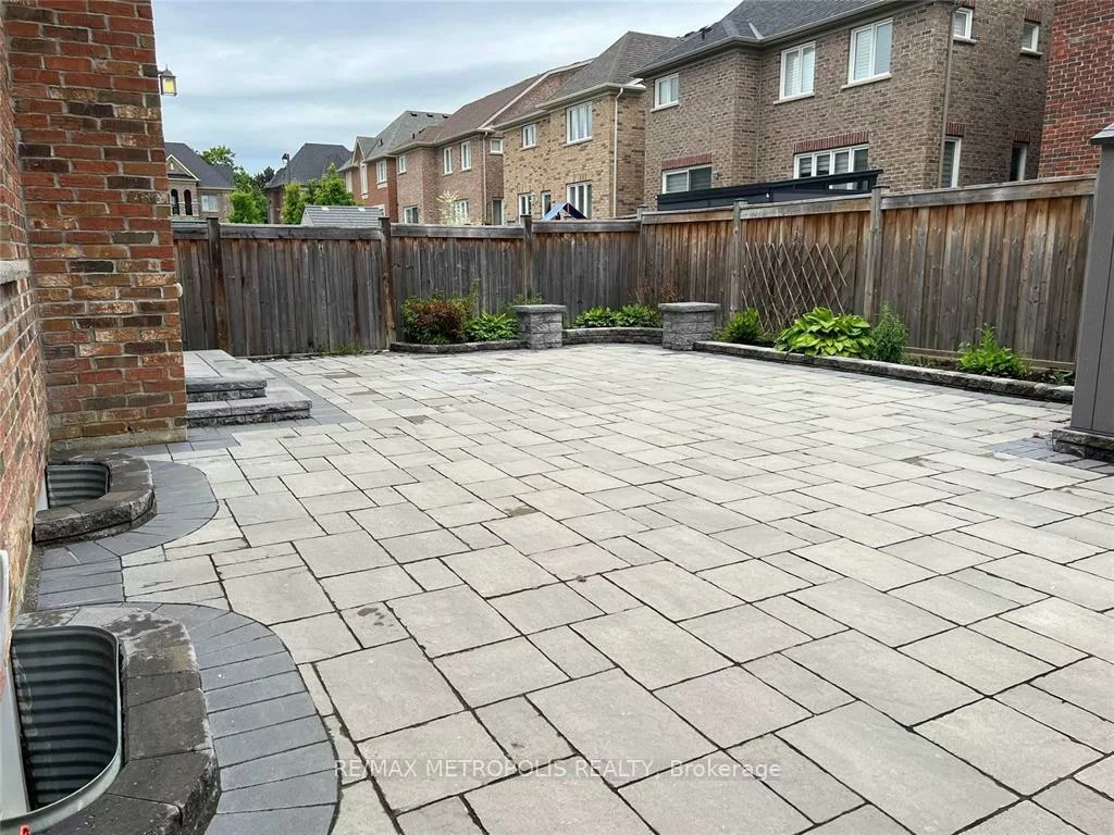 21, Corduroy, Victoria Manor-Jennings Gate, Markham