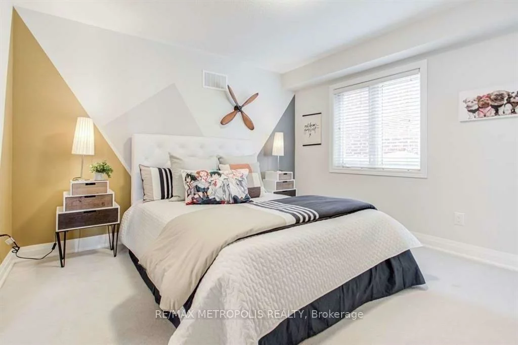 21, Corduroy, Victoria Manor-Jennings Gate, Markham