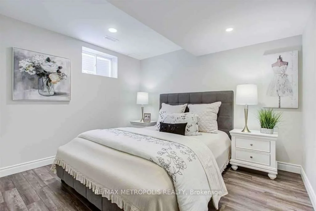 21, Corduroy, Victoria Manor-Jennings Gate, Markham