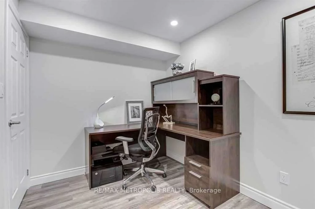 21, Corduroy, Victoria Manor-Jennings Gate, Markham