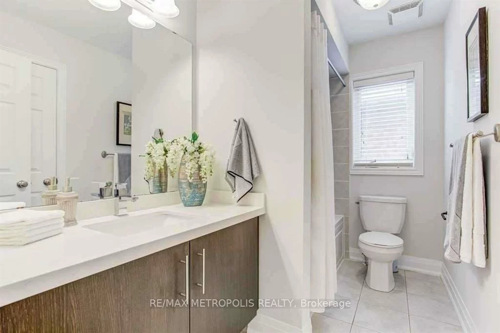 21, Corduroy, Victoria Manor-Jennings Gate, Markham