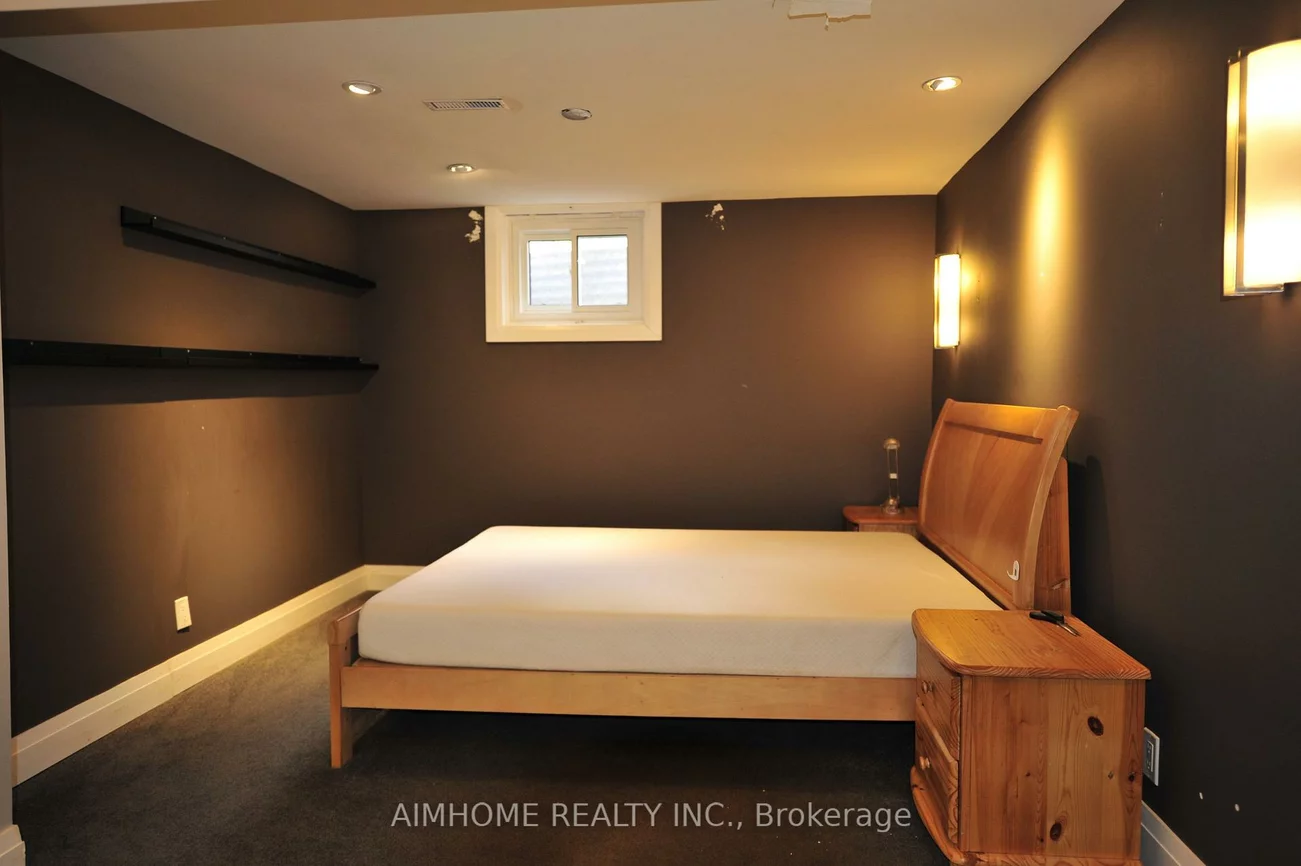 38, Sir Brandiles, Markham Village, Markham