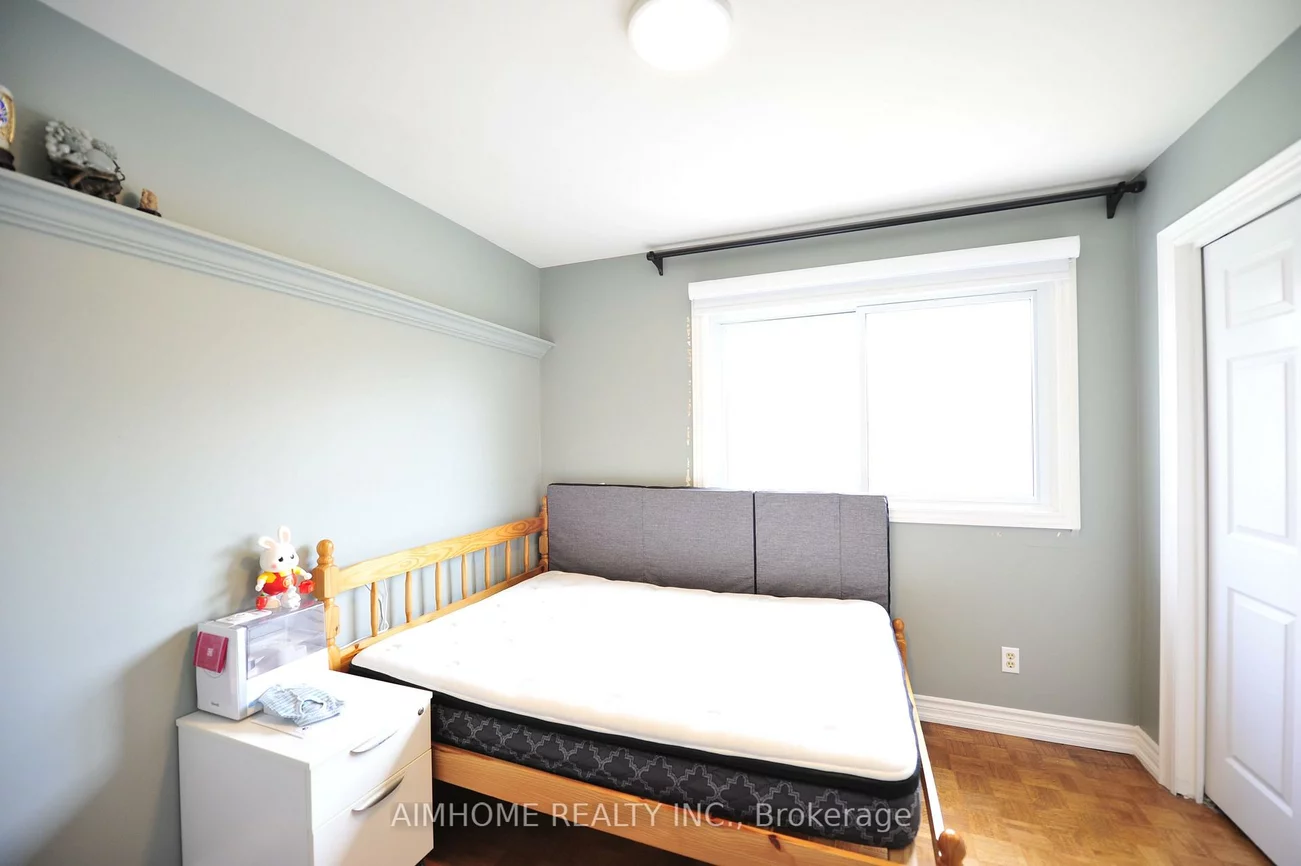 38, Sir Brandiles, Markham Village, Markham