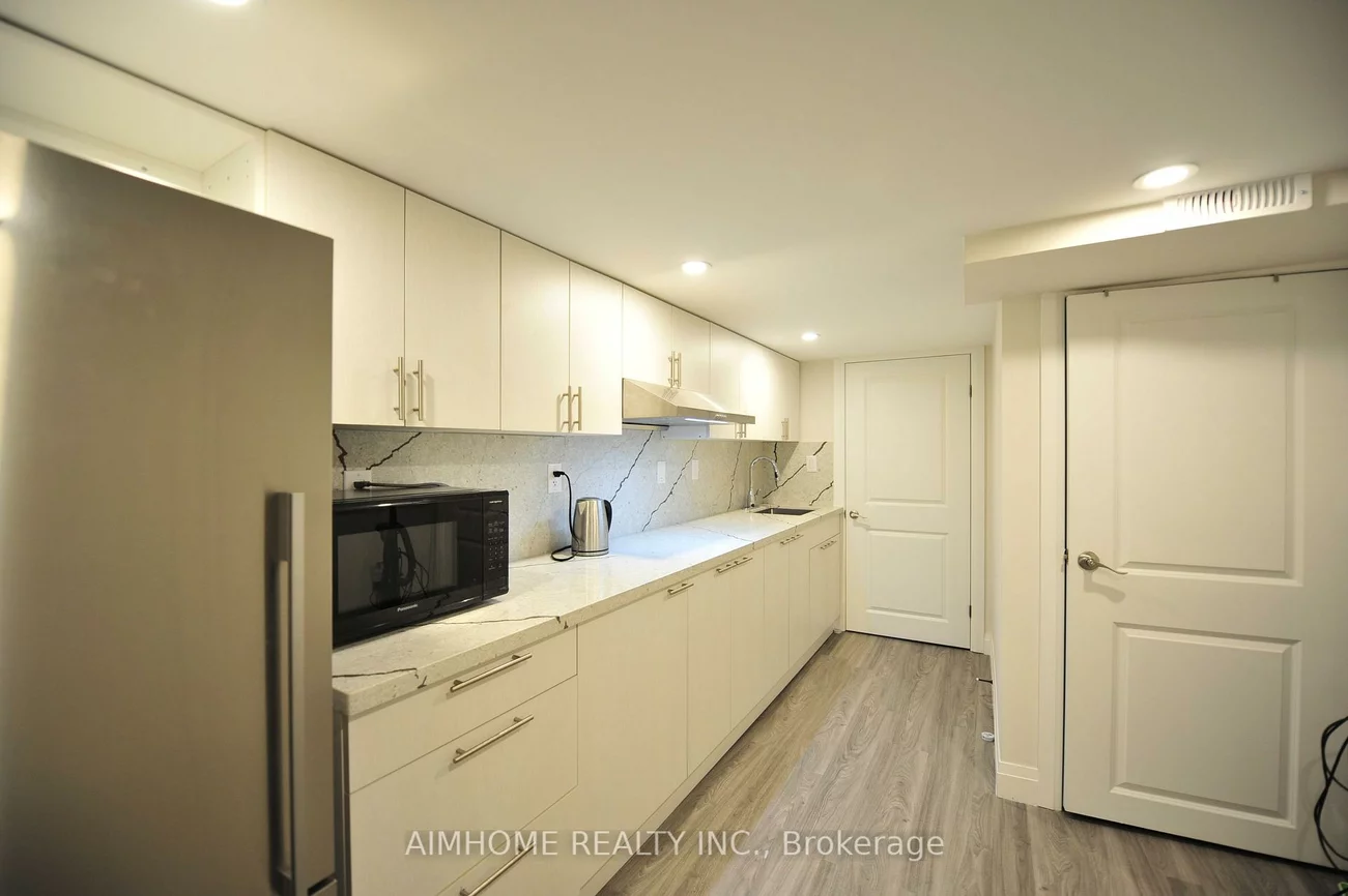 38, Sir Brandiles, Markham Village, Markham