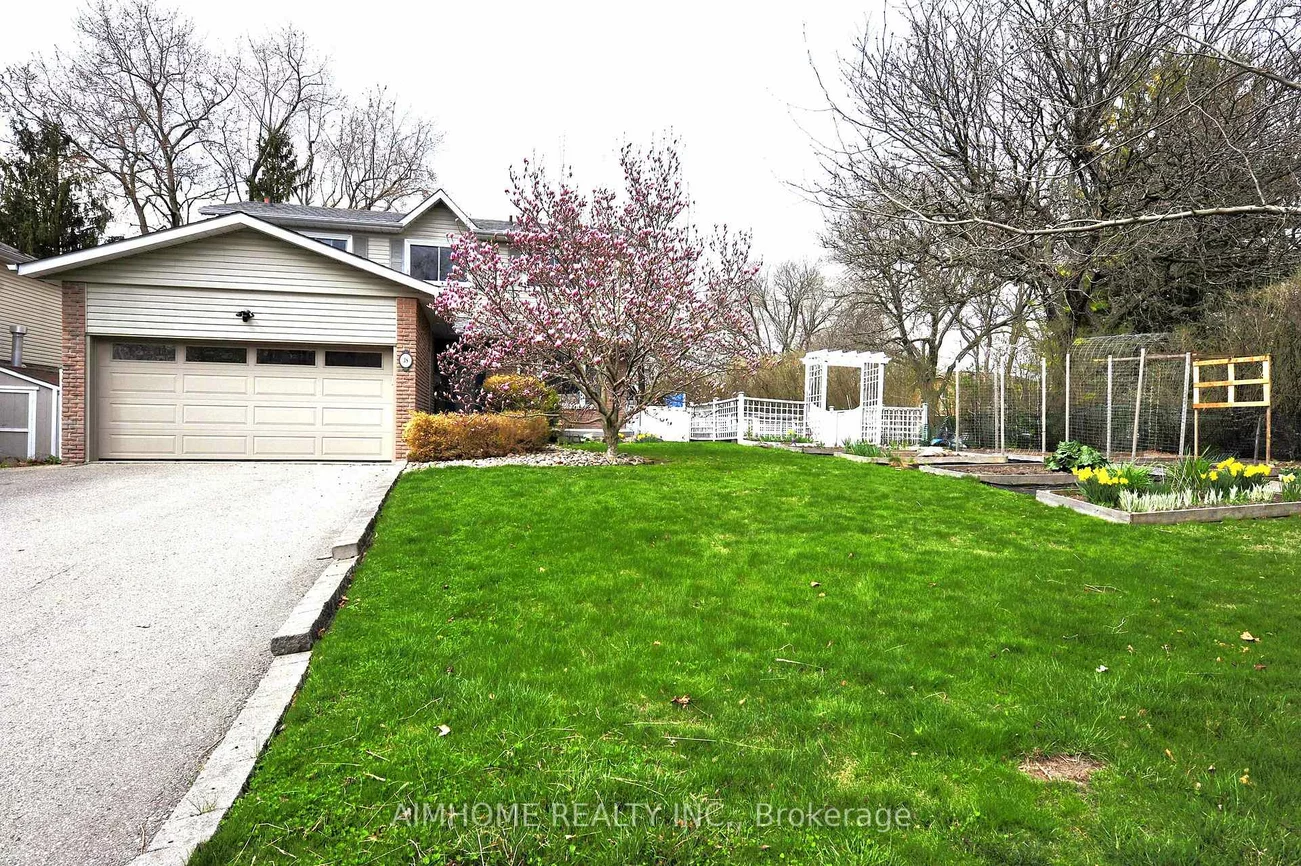 38, Sir Brandiles, Markham Village, Markham