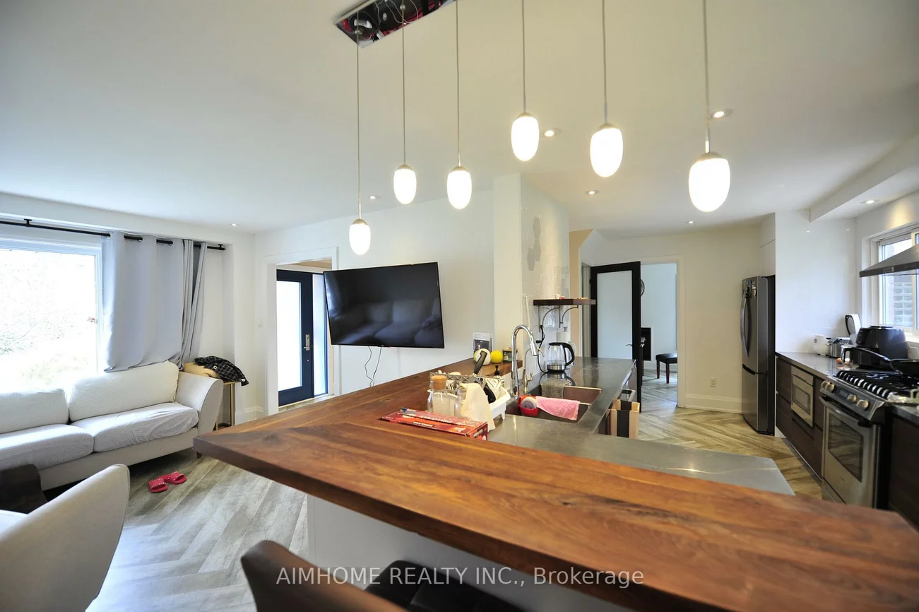 38, Sir Brandiles, Markham Village, Markham