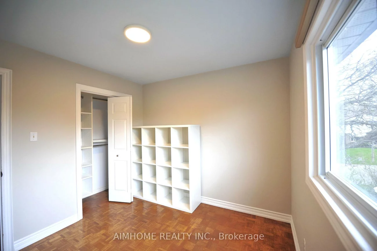 38, Sir Brandiles, Markham Village, Markham