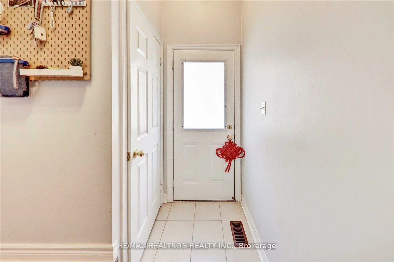 Basement -65, Kincaid, Middlefield, Markham