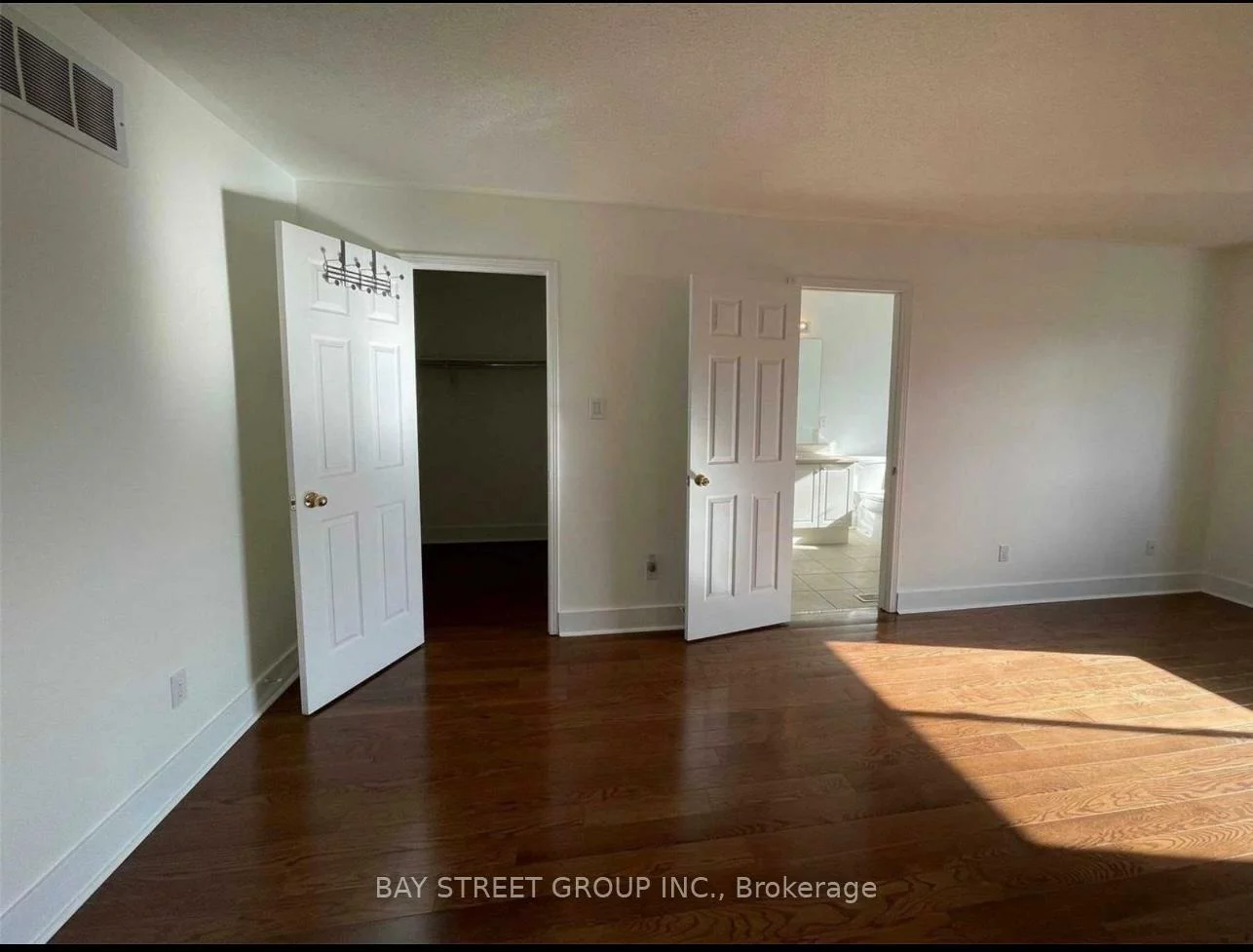 7, Raymond Bartlett Ave, Village Green-South Unionville, Markham