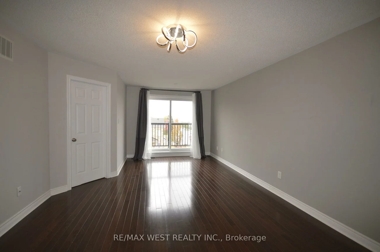 3, Earnshaw, Victoria Square, Markham