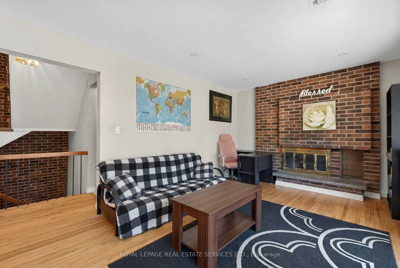 28, Wootten, Markham Village, Markham