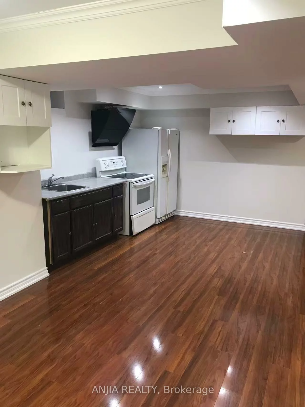 24, Jenmat, Greensborough, Markham