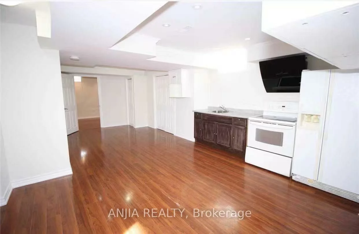 24, Jenmat, Greensborough, Markham