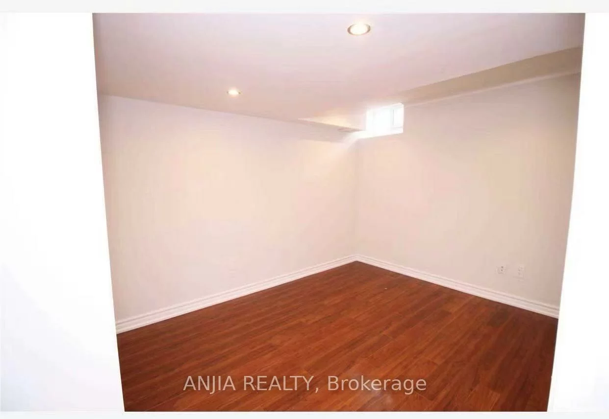 24, Jenmat, Greensborough, Markham
