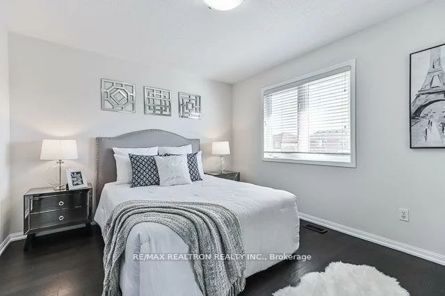 76, Gas Lamp, Cornell, Markham
