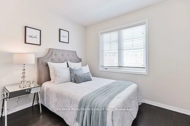 76, Gas Lamp, Cornell, Markham