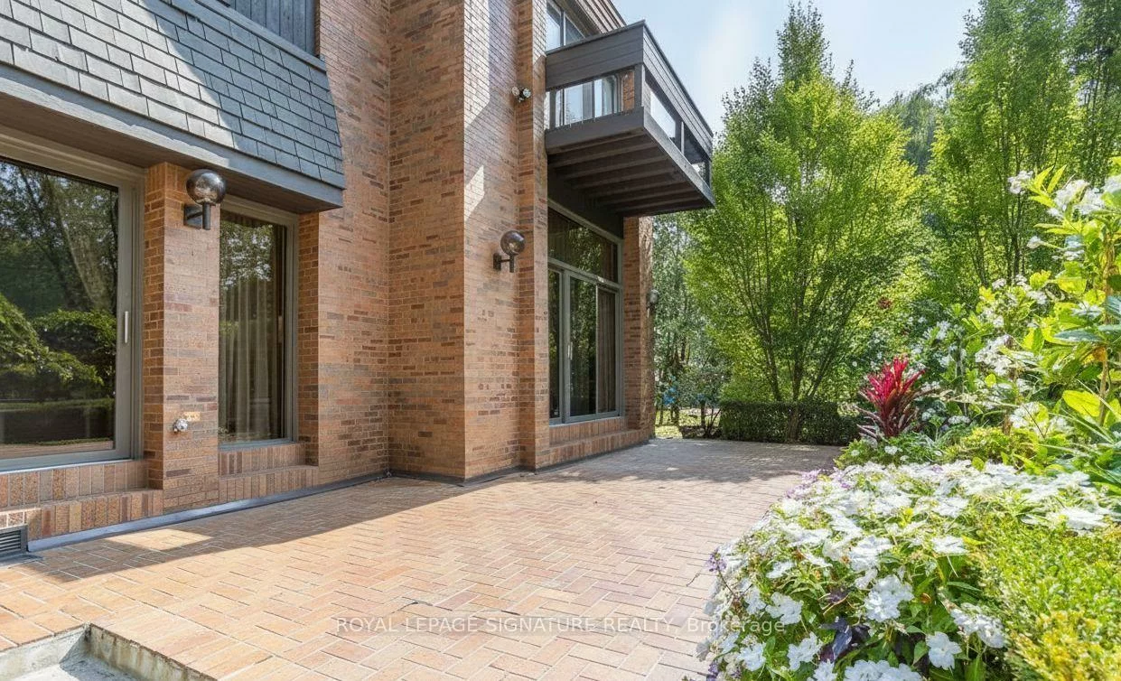 18, Old English, Bayview Glen, Markham
