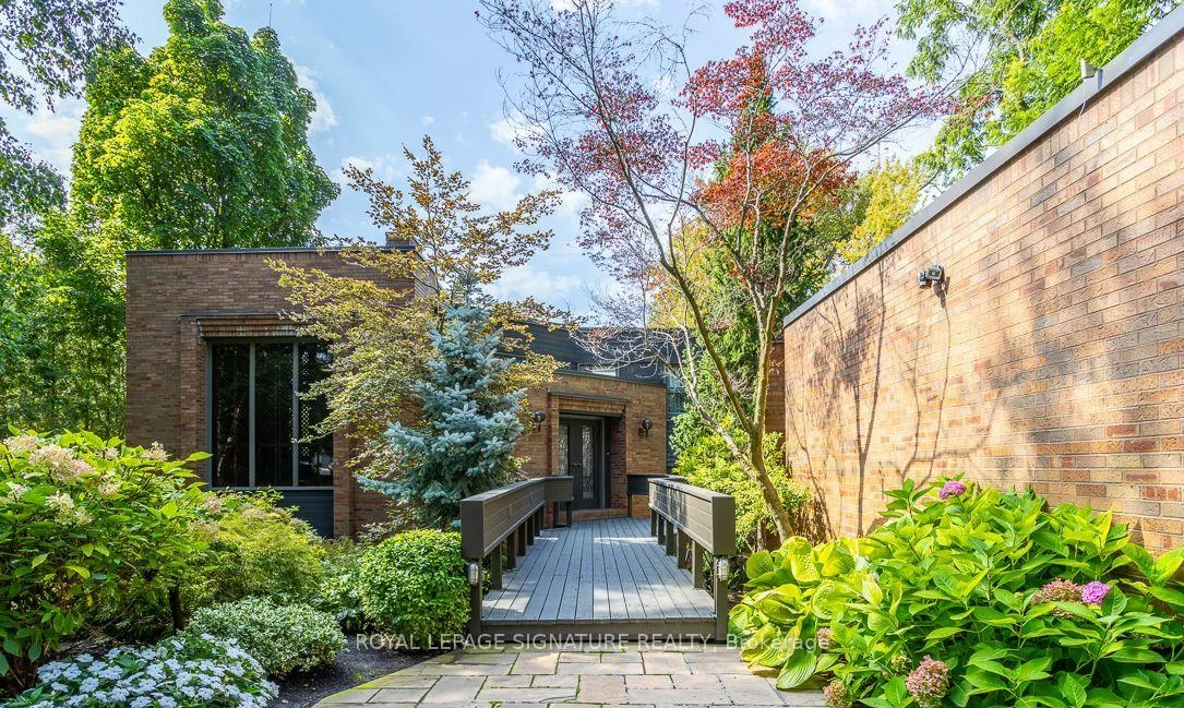 18, Old English, Bayview Glen, Markham