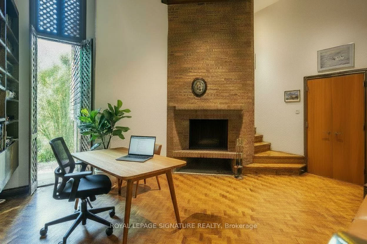 18, Old English, Bayview Glen, Markham