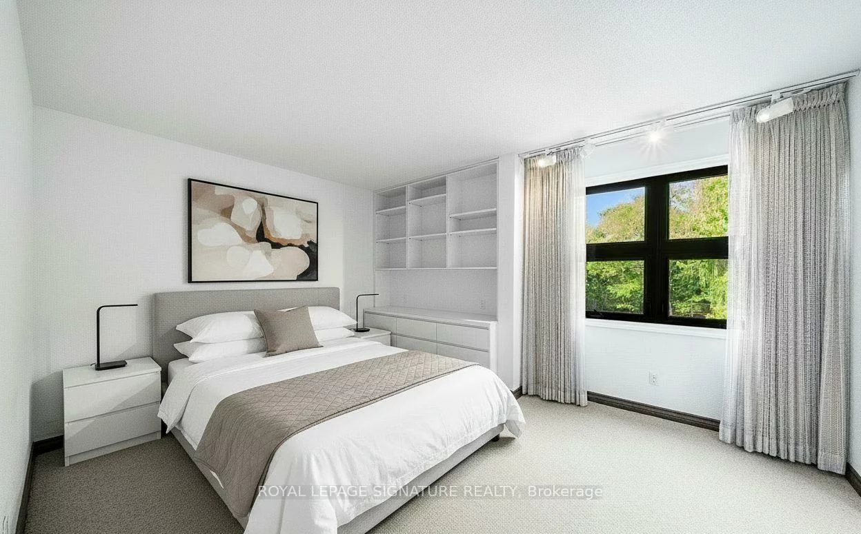 18, Old English, Bayview Glen, Markham